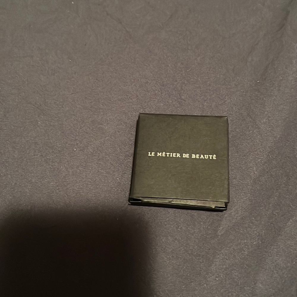 Le Metier De Beaute Eye brightening and setting powder, New in box, never used